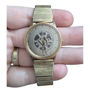 Bulova Accutron IAM Union Watch Gold Tone Quartz Speidel Band 33mm Machinists